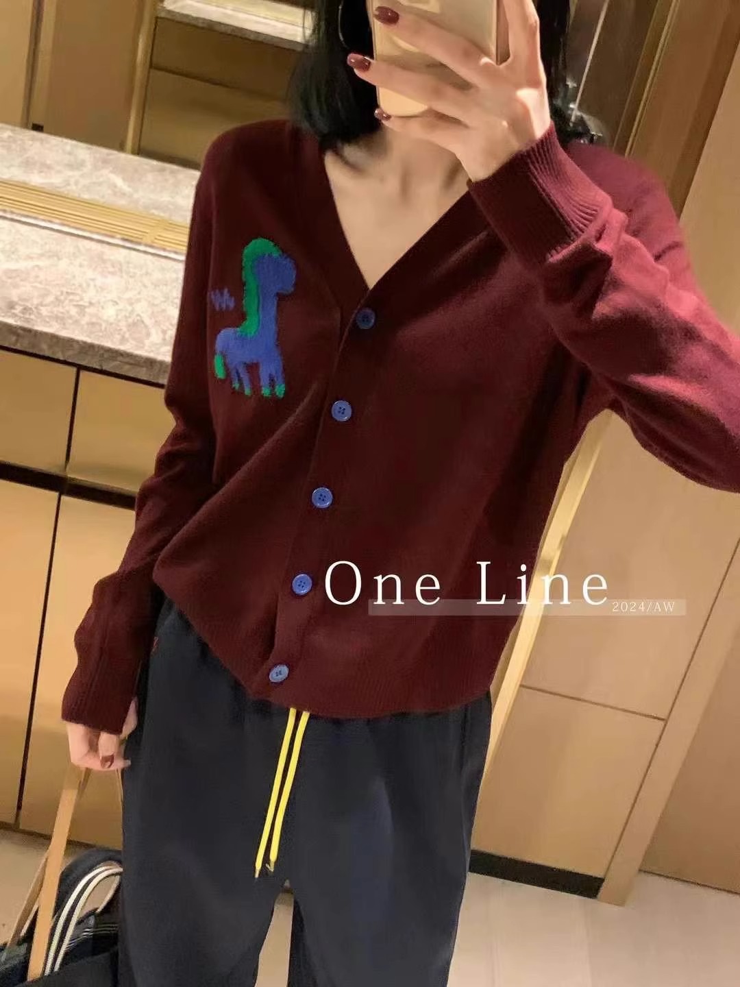 Stasiun Eropa V-neck 100% kasm - Home Office 2024 ulasan dan harga